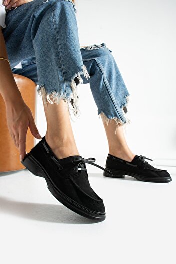 BeBeQ Store Дамски мокасини с връзки и плоска подметка от черно кадифе