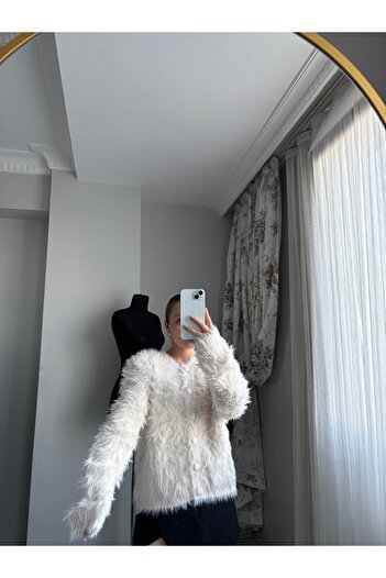 LADY GLANCE Beyaz Tüylü Düğmeli Hırka