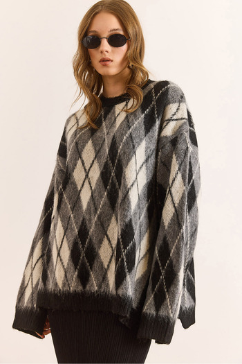 Olalook Women's Gray Diamond Pattern Oversize Soft Textured Knit Sweater Kzk-19000996