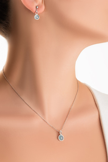 So CHIC... Kalsedon Işıltısı 18 Ayar Beyaz Altın Kaplama Gümüş Küpe
