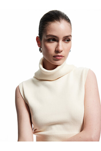 Koton Sleeveless Turtleneck Knit Blouse