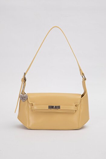 Levidor Yellow Heart Accessory Detailed Shoulder Bag