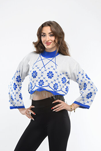 H&E LUXURY DESIGN Pulover crop tricotat cu lanț în partea de jos, alb, cu model albastru