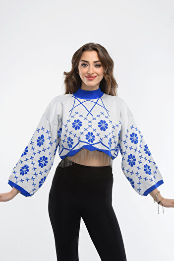 H&E LUXURY DESIGN Pulover crop tricotat cu lanț în partea de jos, alb, cu model albastru