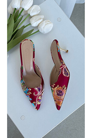Letafia Valley Ethnic Pattern Gold Heel Detailed Slippers