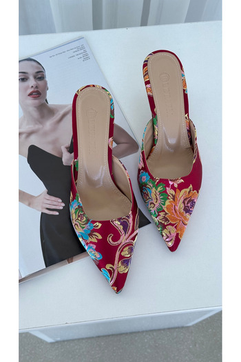 Letafia Valley Ethnic Pattern Gold Heel Detailed Slippers