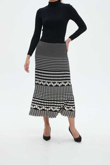 Nichii Checkered Pleated Midi Skirt