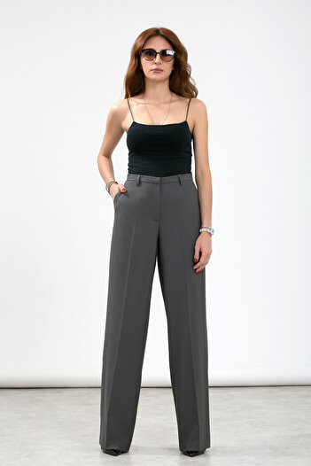 LA PANTE Pipe Leg Woven Trousers