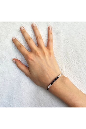 Lexy's Boutique Adjustable bracelet, Aquarius zodiac sign, Lexy's Boutique, semi-precious stones Amethyst, Onyx Moonstone