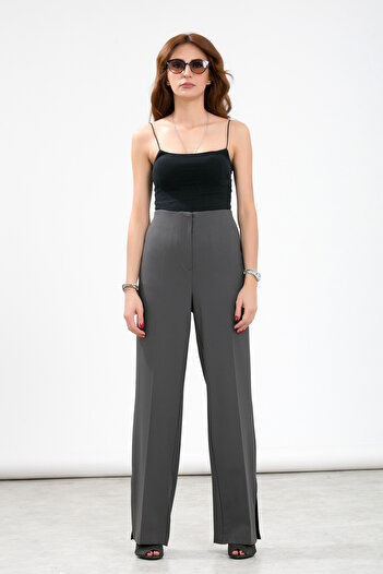 LA PANTE Zippered Cuffed Trousers with Slit at the Leg