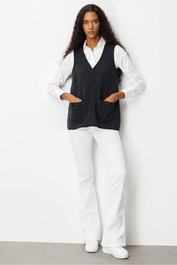 Desen Triko Women's V-Neck Pocket Embroidered Wool Vest Black