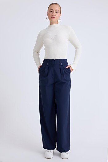 Vitrin Wide leg pants with button detail