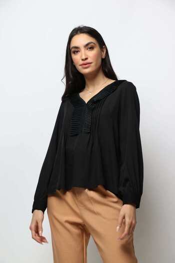 Nichii Ruffled Neck Long-Sleeve Top