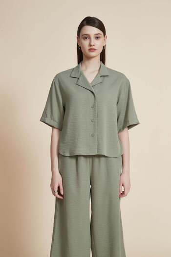 Yola Solid Shirt Collar Top