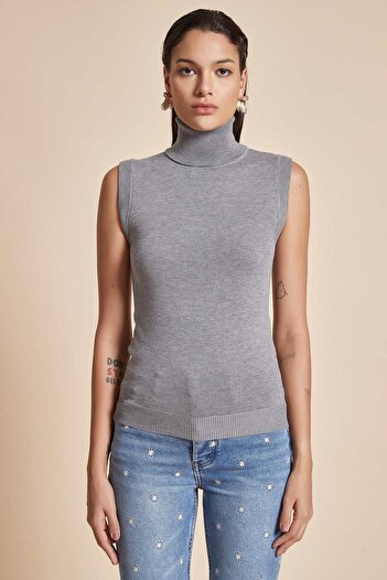 Yola Solid High Neck Sleeveless Top