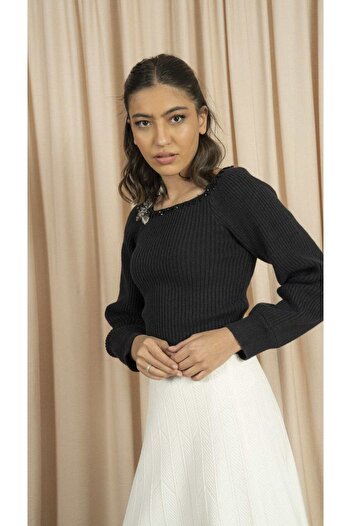 Nichii Square-Neck Wool Top