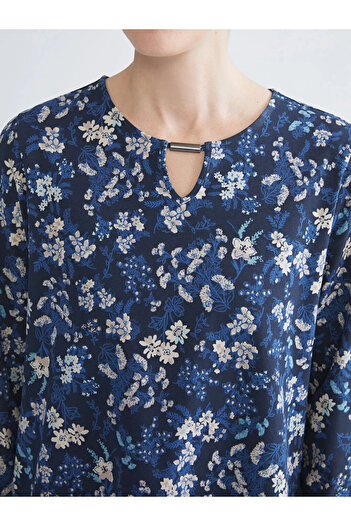 LC Waikiki Lcw Gracenavy Blue Crew Neck Floral Blouse