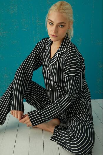 Pijamoni Σετ πιτζάμες με ριγέ κουμπιά