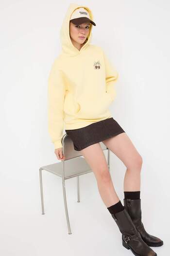 Trendyol Collection Teen Light Yellow Back Printed Oversize Fit Thick Fleece Lined Knitted Sweatshirt Twoaw26Sw00192