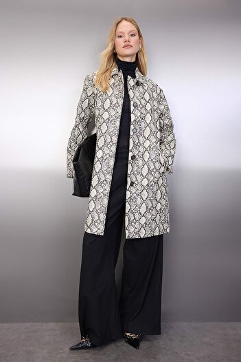 Trendyol Collection Multicolor Snake Print Faux Leather Mono Closure Oversize Long Trench Coat Twoaw26Tr00003