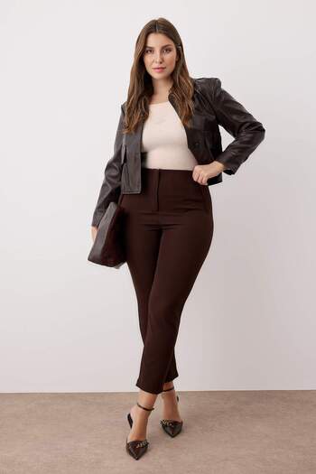 Trendyol Curve Brown Cigarette Fleto Pocketed Woven Large Size Fabric Trousers Tbbaw23Ar00015