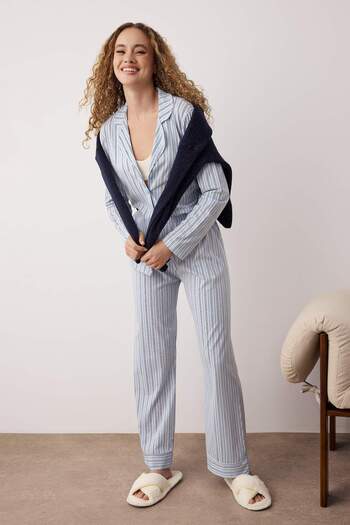 Trendyol Collection Set de pijamale tricotate cu dungi albastre 100% bumbac 30/1 Openend THMAW24PT00144