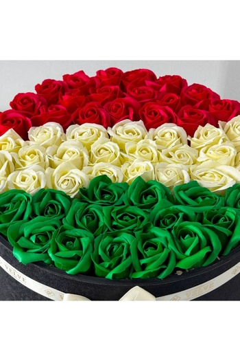 velve Country floral arrangement, in a round box with 55 soap roses, Hungary