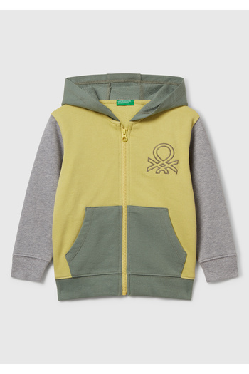 United Colors of Benetton Boy's Yellow-Grey Zippered Hooded Sweatshirt with Logo Print on the Front