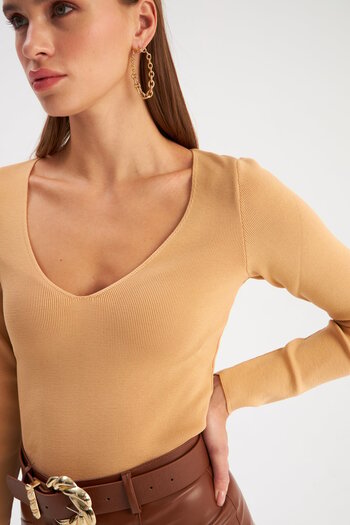 Sateen V-Neck Crop Knitwear - Biscuit