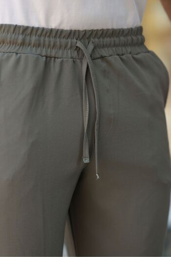 COMBİNE MİCHAİL Ανδρικό υφασμάτινο παντελόνι Jogger Khaki με ελαστική μέση με κορδόνια με άνετη πλαϊνή τσέπη