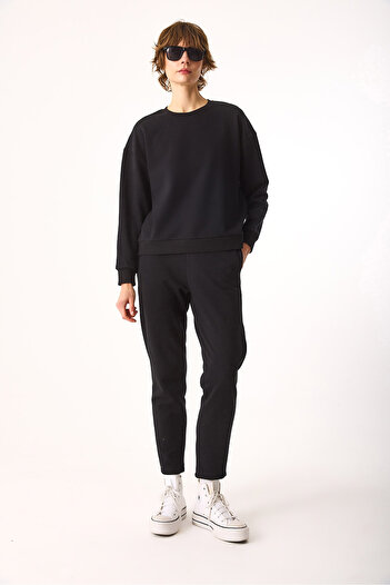 VENA Rhona Crew Neck Regular Fit 3 Thread Sweatshirt-Black
