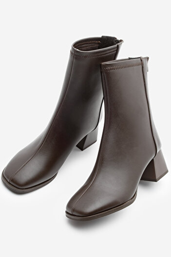 Marjin Braune Nayis-Damenstiefel mit Absatz – stumpfe Zehenpartie und Reißverschluss hinten