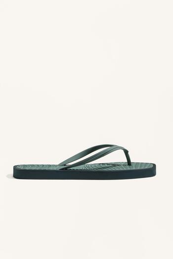 Oysho Textured beach sandals