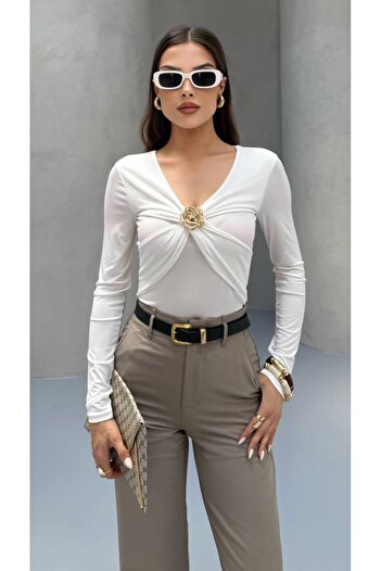 Butik Beyza Μπλούζα με λεπτομέρεια καρφίτσας στο στήθος