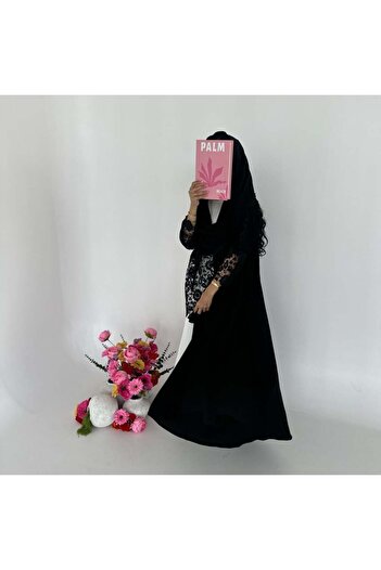 REİNA Black royal crepe | Sleeves with guipure lace | Chiffon veil with guipure lace hem |