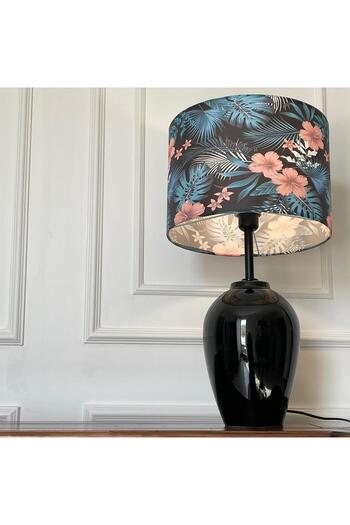 Shihon Shehon table lamp with a stylish and modern design