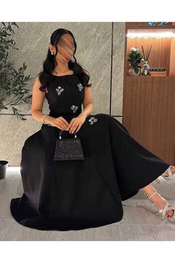 Wareef Elegant women's dress with modern embroidery