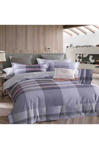 Ferrucci A new and elegant checkered quilt set (for two people) exclusively at Frochi, consisting of 5 pieces.