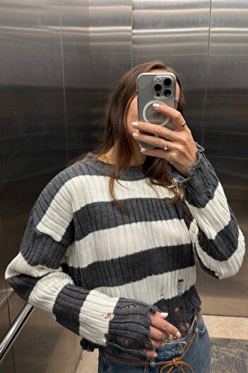 Noi Belis Flowy Detailed Crop Length Color Block Knitwear Sweater Aw25Kz0035