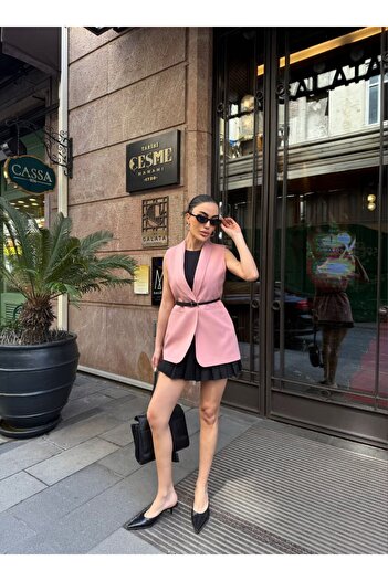 buqre's moda Elegant Oversize Vest with Gold Buckle Belt