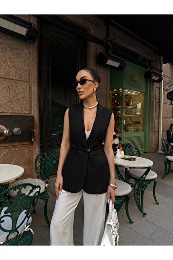 buqre's moda Elegant Oversize Vest with Gold Buckle Belt