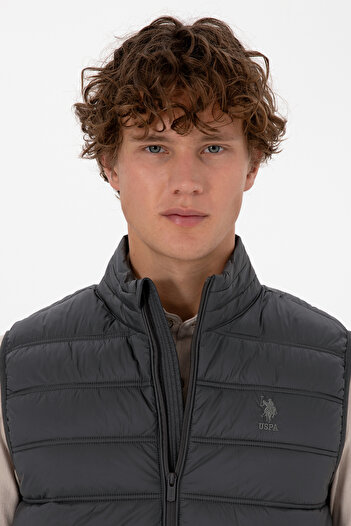 U.S. Polo Assn. Men's Gray Vest 50310039-Vr024