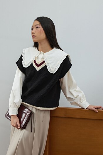 Ceylan Otantik Black V-Neck Sweater