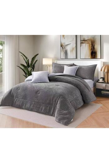 Moon Velvet winter bedspread for two people, elegantly arranged, consisting of 6 pieces