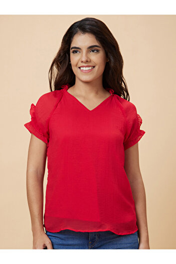 Globus By Styli Red Solid V Neck Top