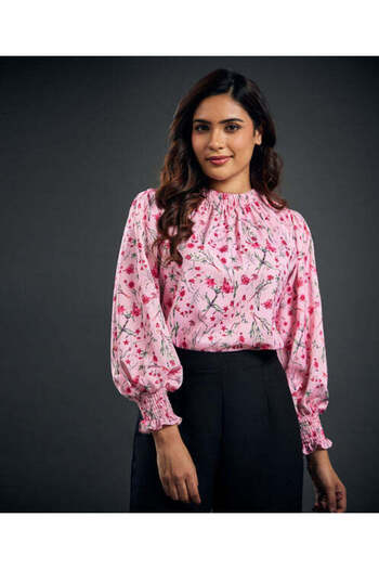 Zigzag Neck Detailed Long Sleeve Pink Satin Smocked Top