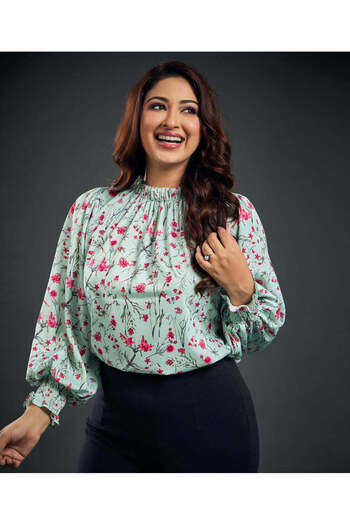 Zigzag Neck Detailed Long Sleeve Printed Satin Smocked Top