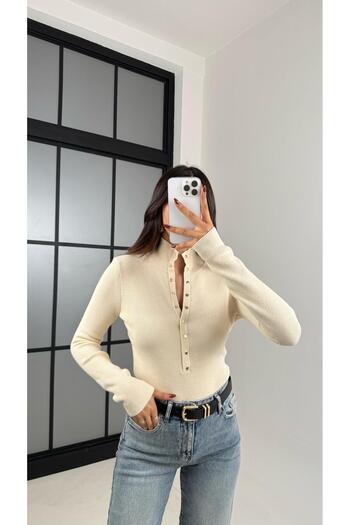 Gaus Cream-Colored Button-Down High-Neck Knit Blouse Gaus-00207