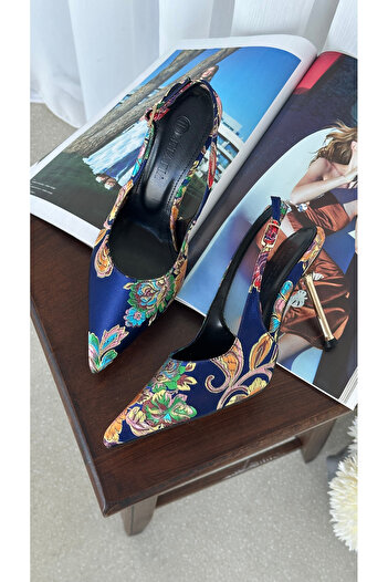 Letafia Valley Ethnic Pattern Heeled Shoes