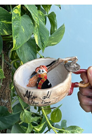 visera Harry Potter Series Handmade Ceramic Mug with Ron Weasley Figure + Spoon in the Shape of a Broomstick Gift